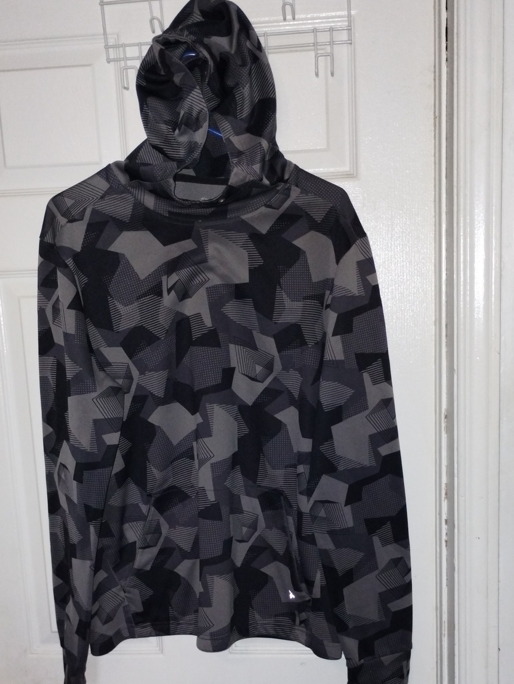 Activewear Grey Fractal Camo Hooded Sweatshirt - Men's Large